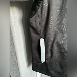 Raiders zip up